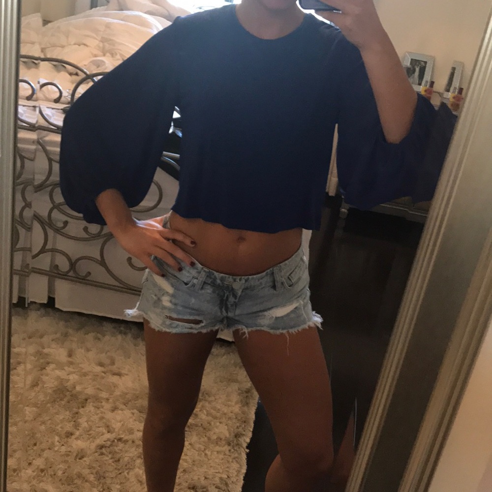 Cutest blue shirt open back Zara